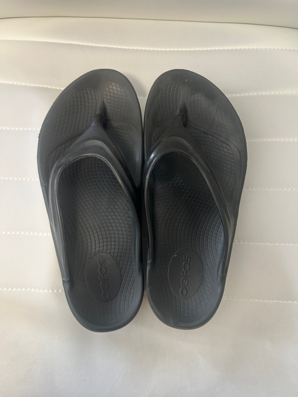 OOFOS Women’s OOlala Black Flip Flops